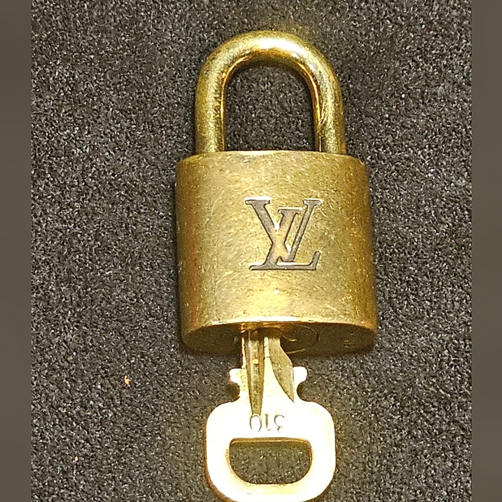 LOUIS VUITTON VINTAGE LOCK & KEY SET #310